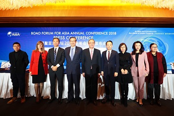 Mr. Zhou Wenzhong, Secretary-General, Boao Forum for Asia (5th from the right), and Li Lei (4th from the left), along with the 2018 BFA Annual Conference partners