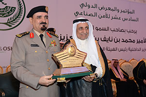 SABIC-The-16th-Industiral-Security-Reward---CEO-Photo-Nov-2013_tcm12-5915