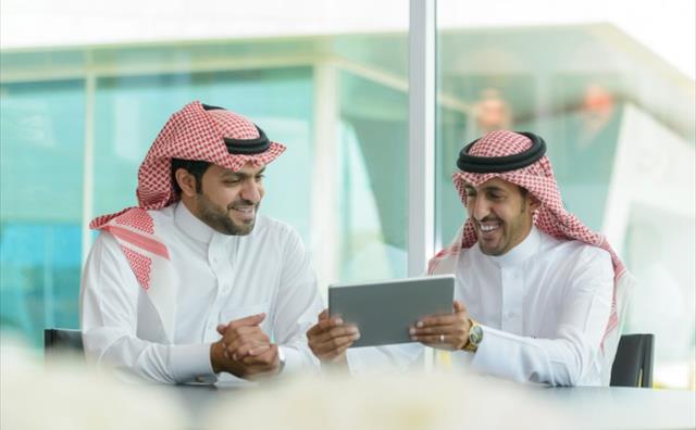 Saudi Employees talking
