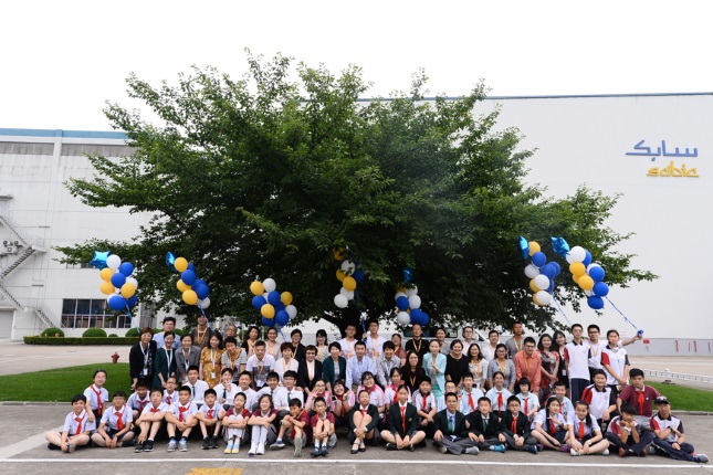 Group photo in SABIC Shanghai Plant