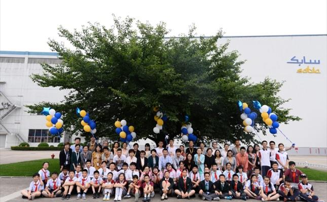 Group photo in SABIC Shanghai Plant Group photo in SABIC Shanghai Plant