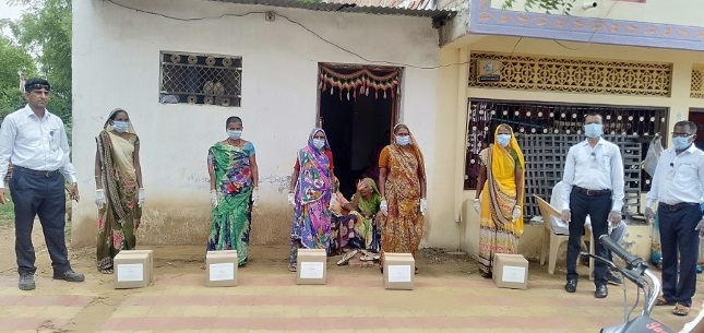 SABIC team distributing food essentials among familied affected due to COVID-19