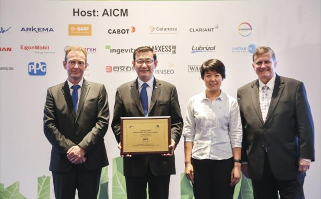 Li Lei, Vice President, North Asia, SABIC (second from left) and Wang Yanfang, Senior Manager, EHSS, Asia, SABIC (third from left) receiving the Responsible Care® Chairman Award from presenters, Patrick Vandenhoeke, Chairman, ICCA Responsible Care Leadership Group (left) & David Sandidge, Senior Director, Responsible Care, American Chemistry Council (right). Li Lei, Vice President, North Asia, SABIC (second from left) and Wang Yanfang, Senior Manager, EHSS, Asia, SABIC (third from left) receiving the Responsible Care® Chairman Award from presenters, Patrick Vandenhoeke, Chairman, ICCA Responsible Care Leadership Group (left) & David Sandidge, Senior Director, Responsible Care, American Chemistry Council (right).